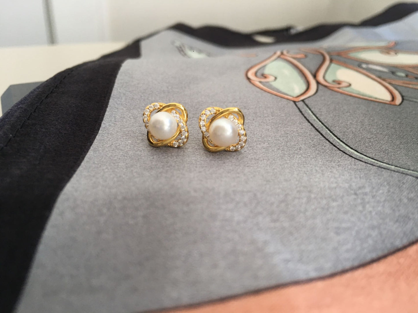 Beautiful Cubic Zircon Freshwater Pearl Studs