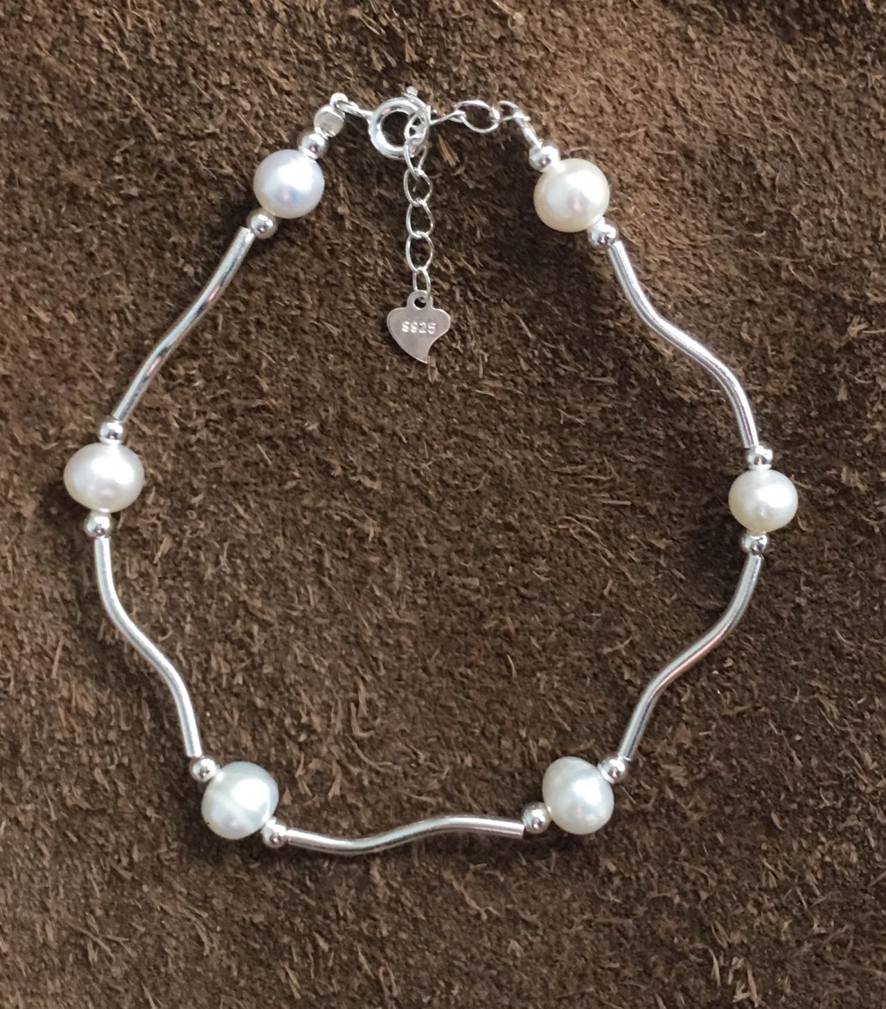 Beautiful Silver And Freshwater Pearl Bracelet